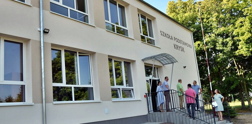 W zmodernizowanej podstawówce w Krysku od 1 września w klasach I-VI uczyć się będzie 60 dzieci. Do tego w oddziale przedszkolnym, który mieści się w placówce, opiekę znajdzie 11 przedszkolaków [Foto: zbiory UG w Naruszewie] 