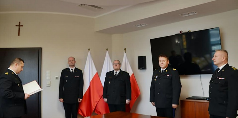 Bryg. Artur Czachowski (na zdjęciu w środku) od 1 listopada pełni obowiązki na stanowisku Komendanta Powiatowego PSP w Płońsku fot. Komenda Wojewódzka PSP w Warszawie