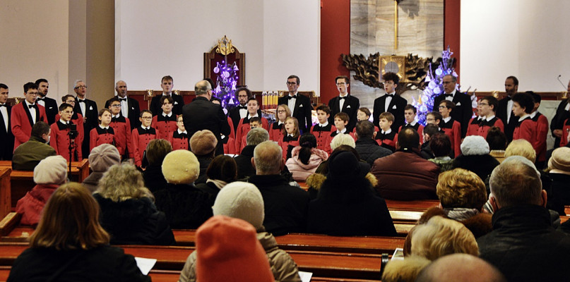 W drugą niedzielę stycznia w płońskiej świątyni rozbrzmiał głos słynnych 'Poznańskich Słowików' [Fot. DT] 