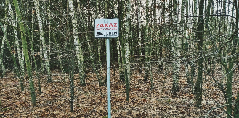 W gminie Joniec stawiają na foto-pułapki, aby ukrócić proceder nieustannego zaśmiecania okolicznych lasów [Fot.: Ł.W.]