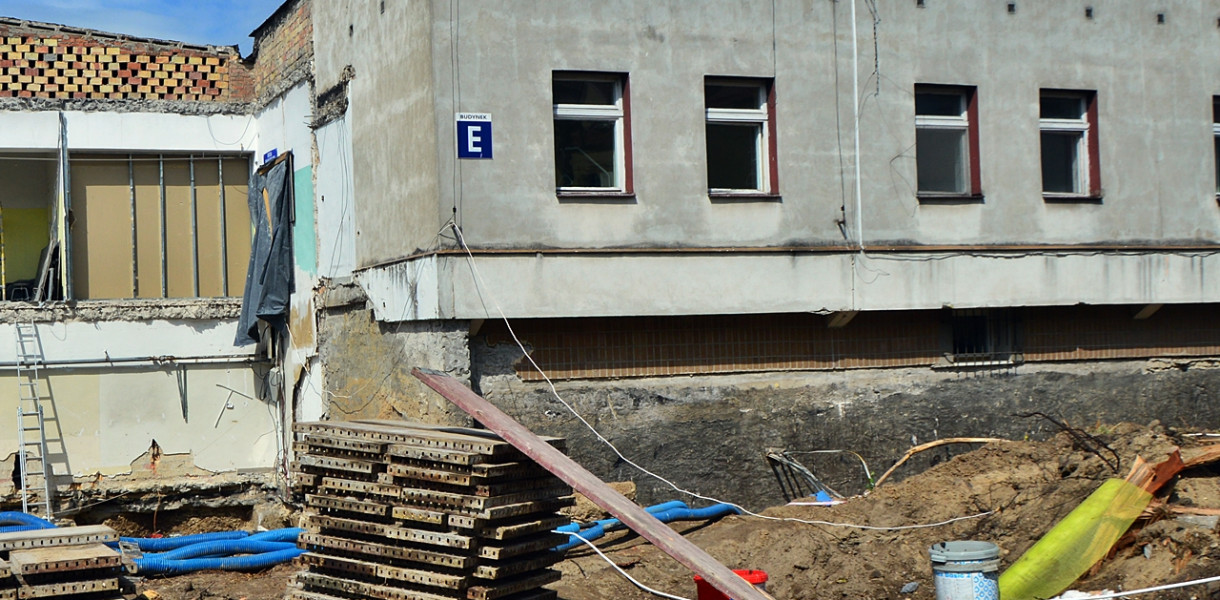 - Jesteśmy na dobrej drodze do finalizacji zadania rozbudowy i przebudowy budynku E  szpitala- - mówi PwS radny Dariusz Żelasko [fot.: Redakcja/Archiwum/Zdjęcie ilustracyne]