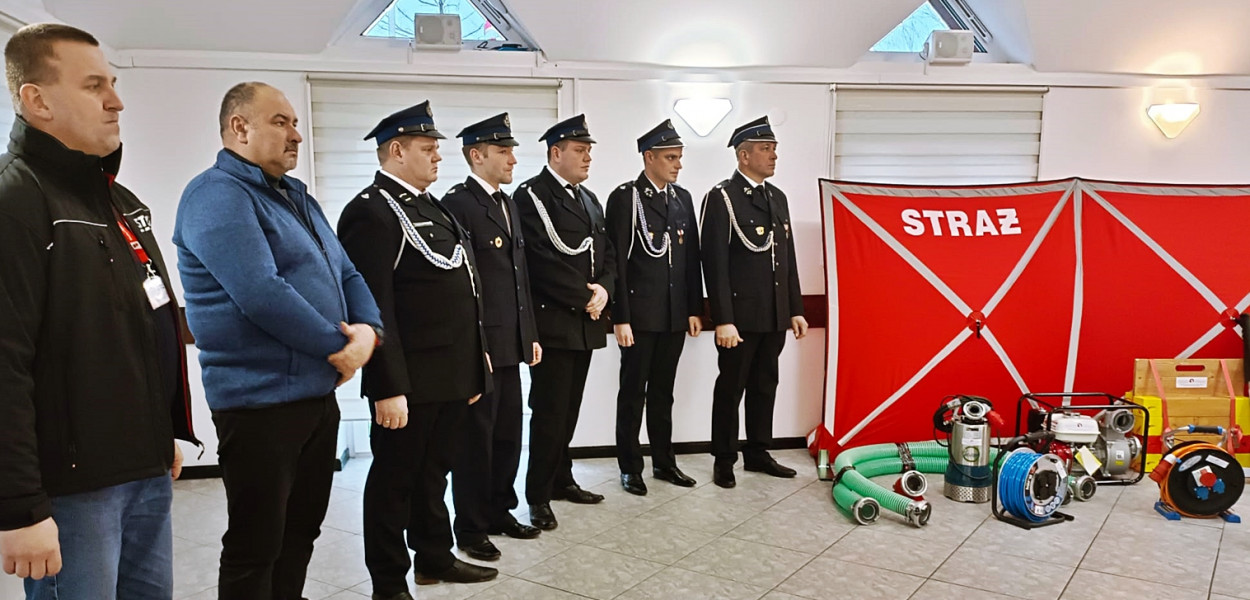 Strażacy ochotnicy ze Starego Radzikowa w gminie Czerwińsk zyskali nowy sprzęt 