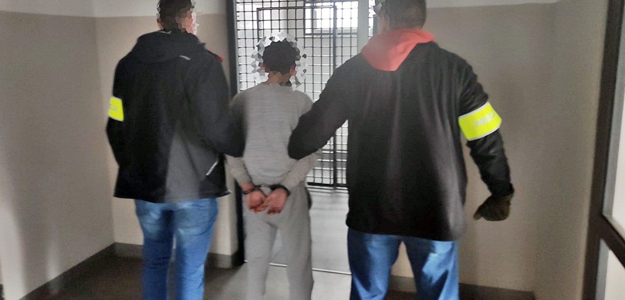 Jeden z zatrzymanych Gruzinów trafia do aresztu [fot.: Mazowiecka Policja]