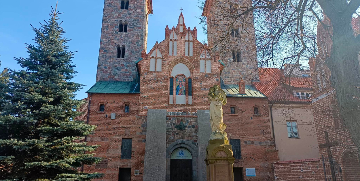Z racji przeżywanego jubileuszu 100-lecia salezjańskiej obecności w czerwińskiej wspólnocie salezjanie zapraszają do upamiętnienia ich pracy przez ufundowanie nowego dzwonu [fot.: Łukasz Wielechowski]