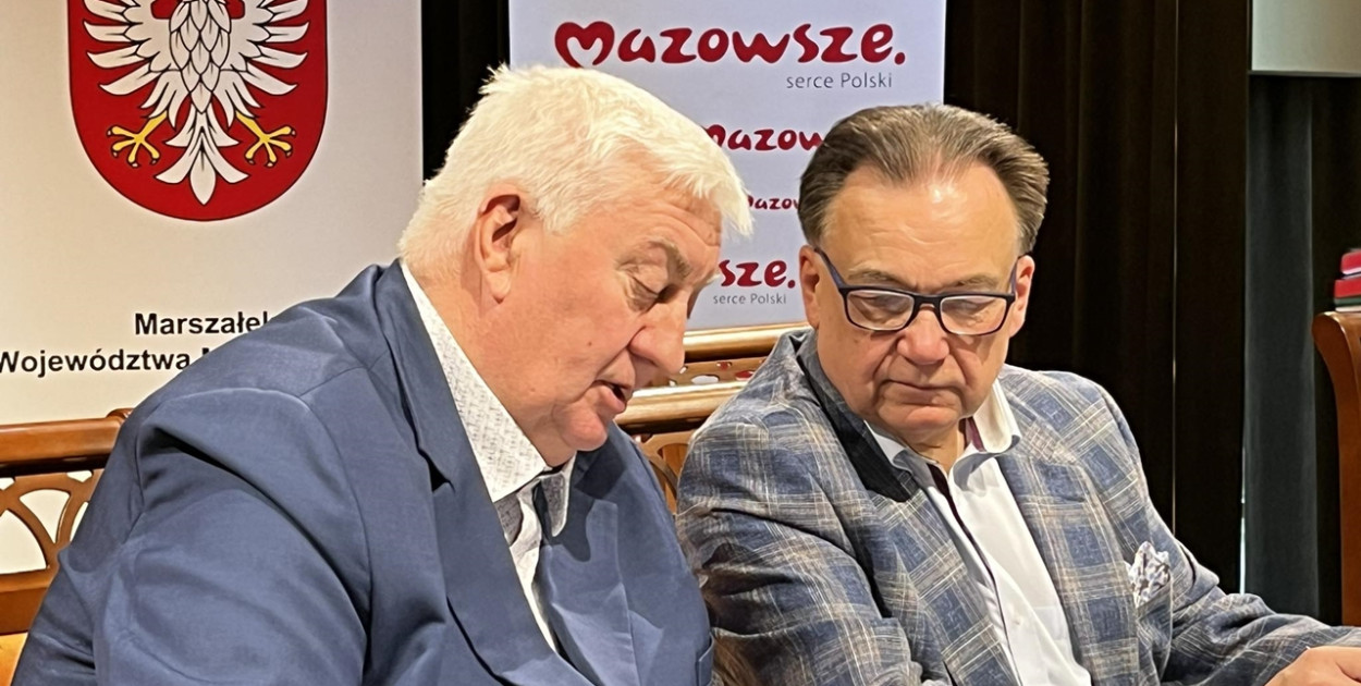 Od lewej: wójt Aleksander Jarosławski i marszałek Adam Struzik [fot.: zbiory urzędowe]