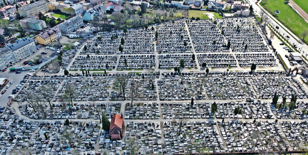 Jest duże zagrożenie, że na płońskim cmentarzu parafialnym nie będzie można chować zmarłych [fot.: Paweł Nagadowski/Zdjęcie ilustracyjne]