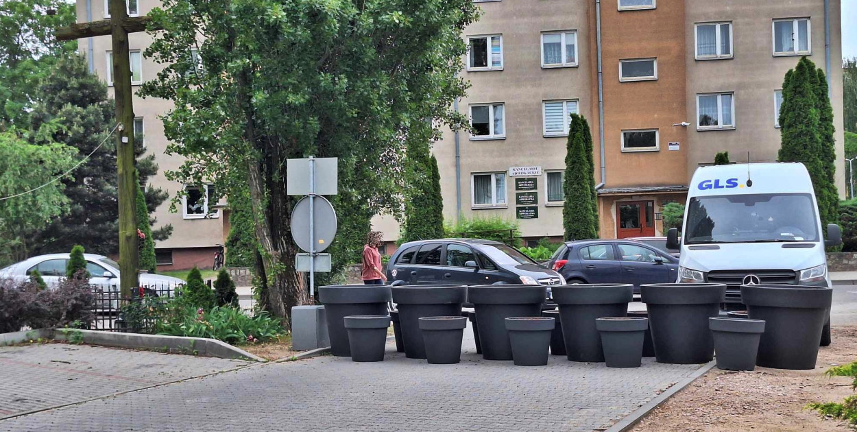 Czwartkowe zdjęcie zablokowanego wjazdu od ulicy Sienkiewicza 