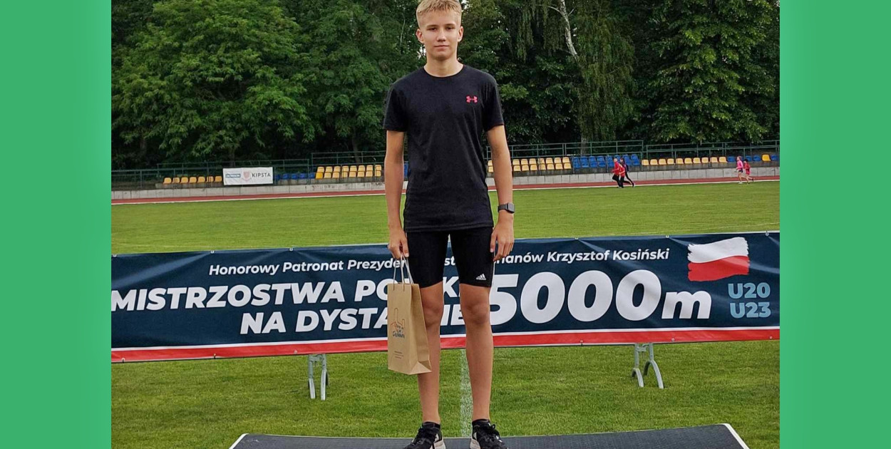 Janek Adamski na najwyższym stopniu podium [fot.: zbiory klubowe]