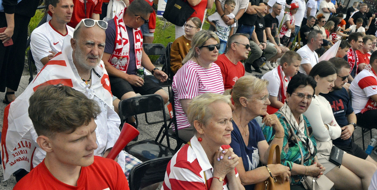 Płońska strefa kibica zapełniła się dziś po brzegi [fot.: D.T.]