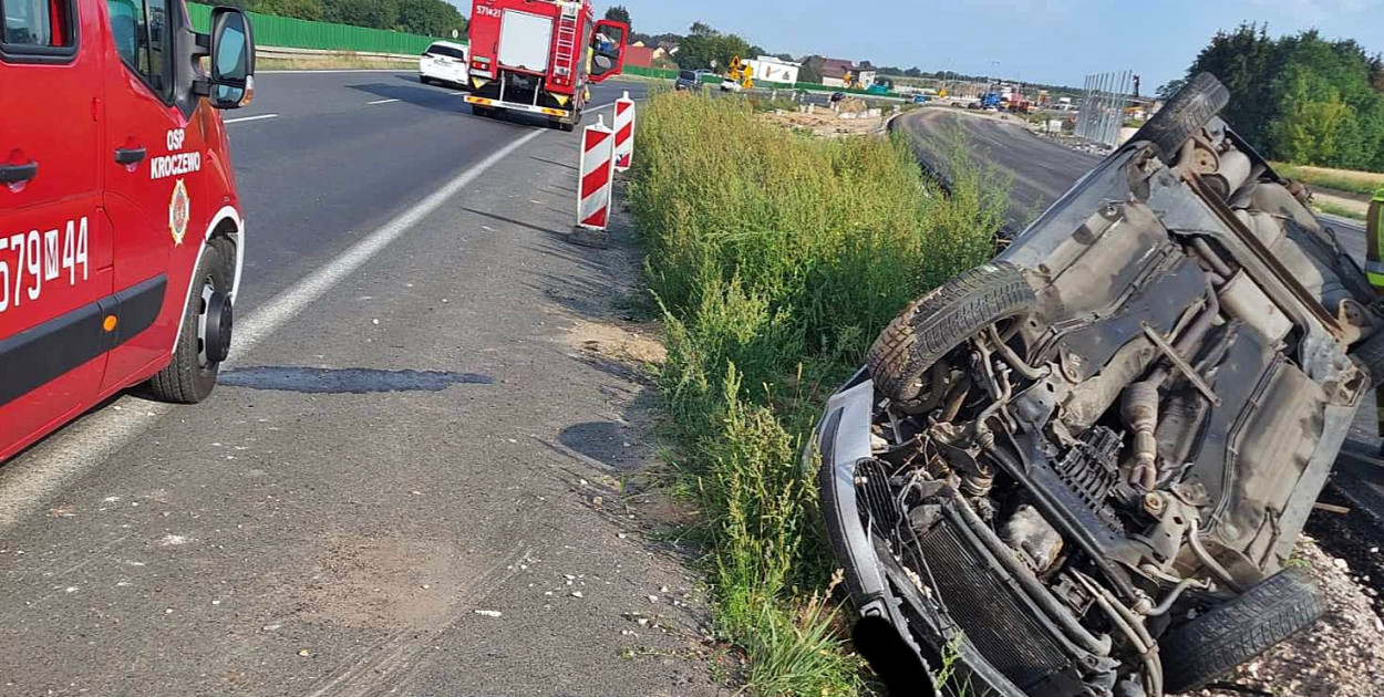 Z miejsca wtorkowego zdarzenia, do którego doszło na wysokości miejscowości Kroczewo [fot.: OSP Kroczewo]