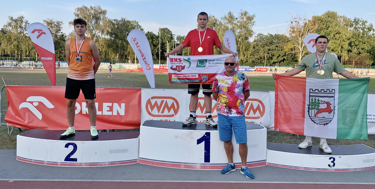 Na najwyższym stopniu podium Oleg Bąkowski [fot.: zbiory klubowe]