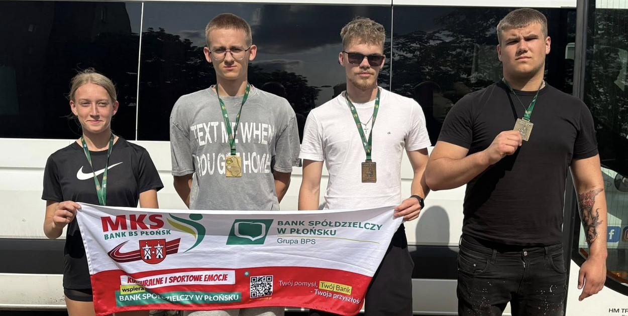 Nasi medaliści. Od lewej: Nikola Szmytkowska, Jakub Ptasiewicz, Lukasz Korzeniowski i Przemysław Wodzyński [fot.: zbiory klubowe]