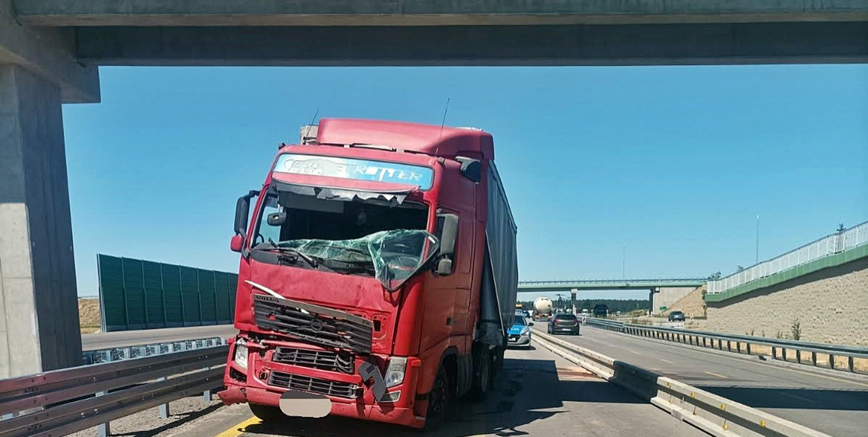 Z miejsca kraksy w Kroczewie [fot.: zbiory KPP Płońsk]