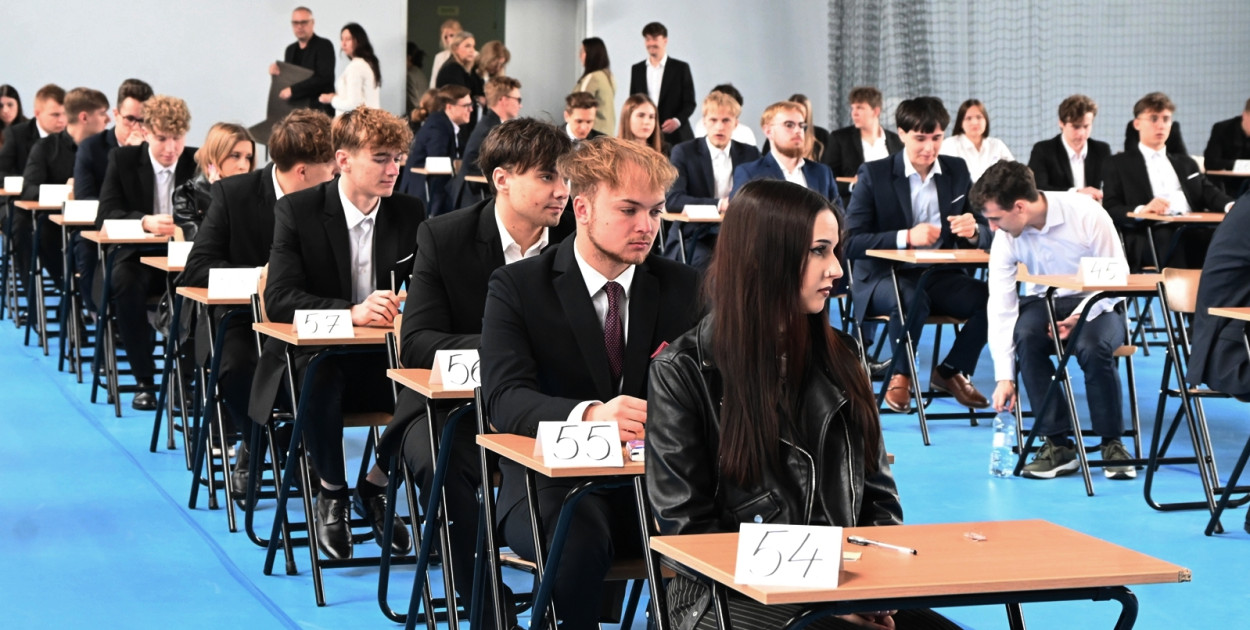 Zdjęcie z tegorocznej matury w ZS nr 2 w Płońsku [foto ilustracyjne]