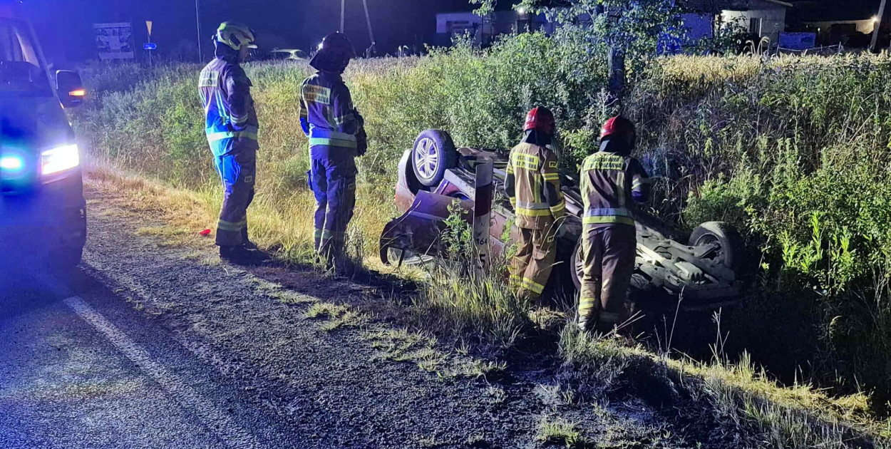 Z miejsca feralnego zdarzenia na DK62 [fot.: OSP KRSG Czerwińsk nad Wisłą]