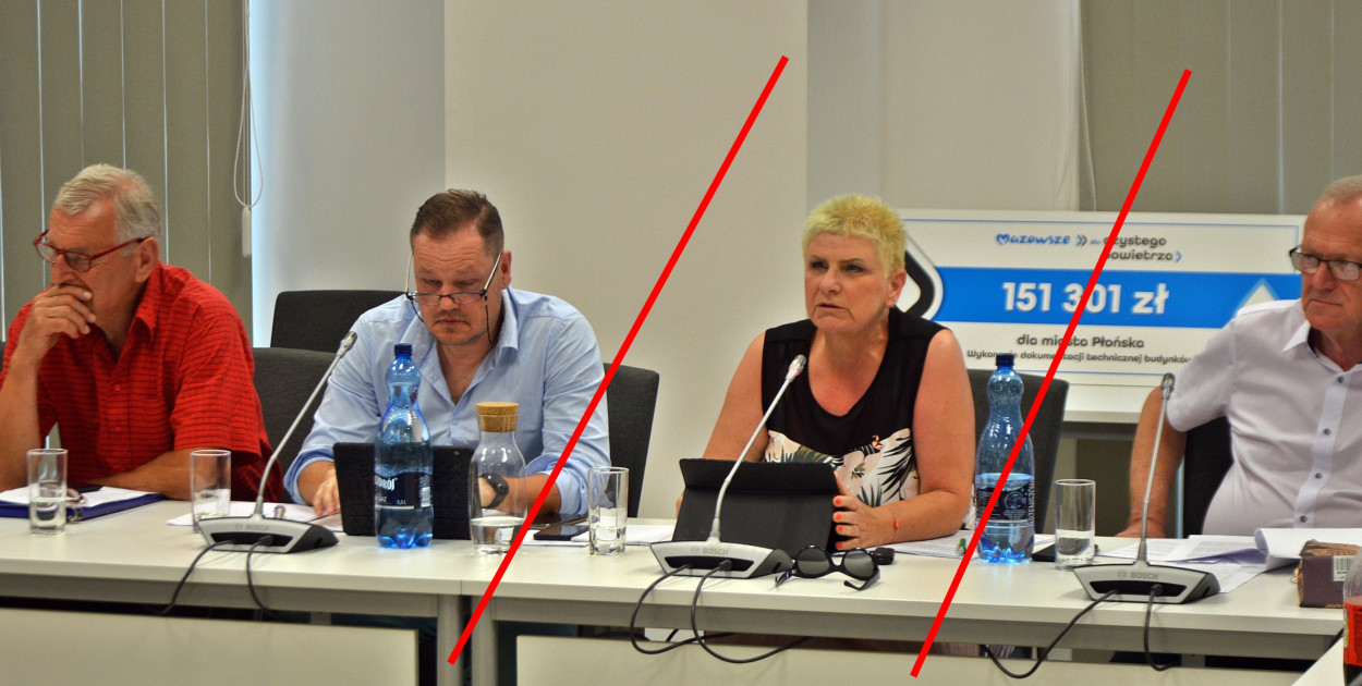Dziś radna Ewa Sokólska odcina się grubą kreską od nie tak dawnych kolegów klubowych z Prawa i Sprawiedliwości. Na zdjęciu archiwalnym od lewej: Andrzej Ferski, Marcin Kośmider, Ewa Sokólska i Ryszard Antoniewski (fot.: zbiory redakcji)