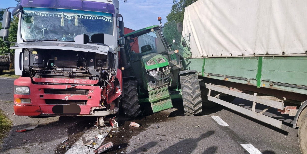 Zdjęcie ze środowego wypadku w Krysku. Tu na szczęście nikomu nic się nie stało [fot.: KPP Płońsk]