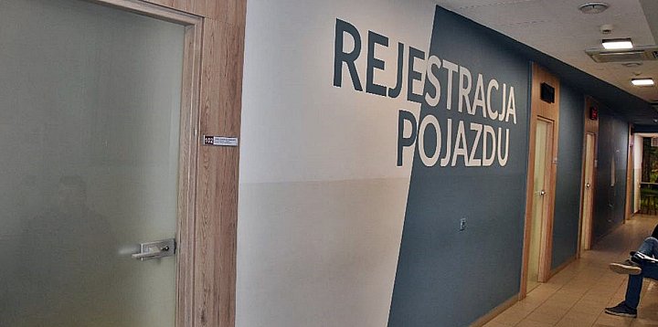 Punkty wydziału komunikacji i urzędu pracy w Raciążu-12186