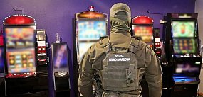 Podlaska KAS przejęła w Płońsku 24 nielegalne automaty 
