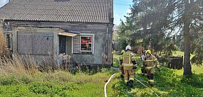 Strażacy gasili pożar pustostanu w Czerwińsku