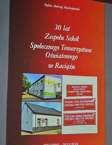 Premiera książki na jubileusz raciąskiego ZS STO za nami [FOTO]-20247