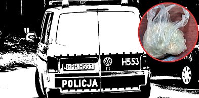 Raciążanka ukryła pakunek z narkotykami w nogawce spodni...-22304