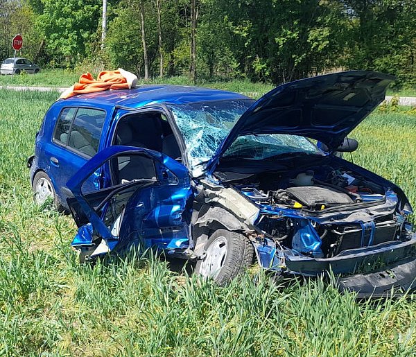 Zderzenie volvo z renault. Dwie osoby w szpitalu -22417