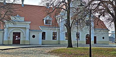 Przetargi: Kto chętny na lokal w odnowionym budynku dworca? -22430