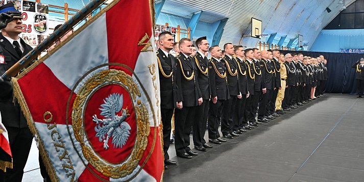 W hołdzie za trud, poświęcenie i codzienną gotowość do niesienia pomocy... [FOTO] 