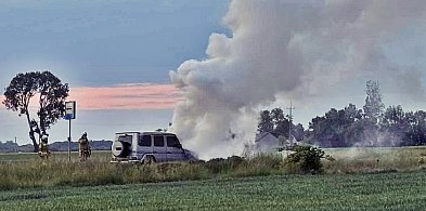 Pożar mercedesa na drodze w gminie Naruszewo -22644