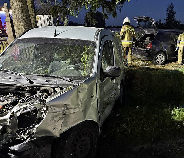 Zderzenie renault z audi. Jeden z kierowców nie ustąpił pierwszeństwa przejazdu -22731