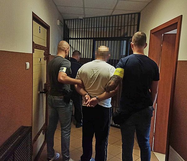 Pięciu obywateli Rumunii zatrzymanych. Chodzi o włamanie do supermarketu-22848