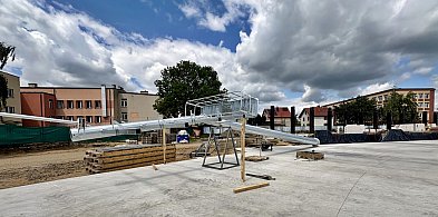 Stadionowa inwestycja: Maszty oświetleniowe w montażu-23031