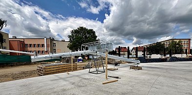 Stadionowa inwestycja: Maszty oświetleniowe w montażu-23031