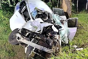 Nocny wypadek na DW 632. Dachował osobowy opel-23121