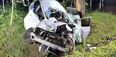 Nocny wypadek na DW 632. Dachował osobowy opel-23121