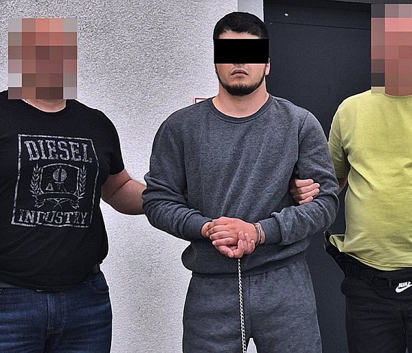 Młody Uzbekistańczyk zatrzymany przez policję na terenie naszego powiatu...-23127