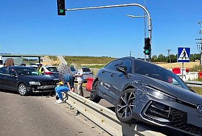 Zderzenie trzech samochodów na DK7-23137