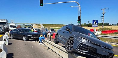 Zderzenie trzech samochodów na DK7-23137