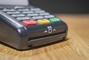 Zakaz sprzedaży i większy nadzór. Tych produktów nie kupią już nieletni-23218