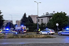 Niebezpieczne zdarzenie przy Północnej. Na pomoc 74-latkowi z Płońska-23230