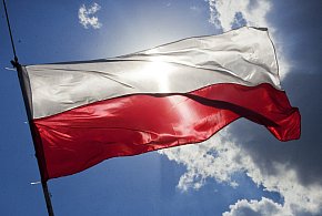 Flaga i hymn na nowo? Rząd chce korekty przepisów dot. symboli narodowych-23345