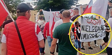 Protest „Stop imigracji!” w Raciążu.  Wydarzenie miało spokojny przebieg -23402