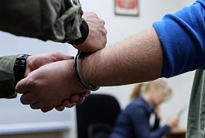 Pięć osób z dwóch zwaśnionych rodzin zatrzymanych w związku z postrzeleniem -23603