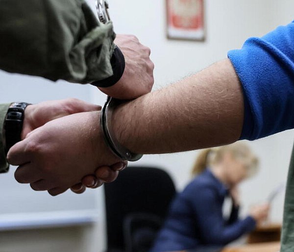 Pięć osób z dwóch zwaśnionych rodzin zatrzymanych w związku z postrzeleniem -23603
