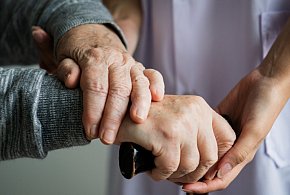 Ponad 2 tys. zł miesięcznie. Seniorzy i ich rodziny czekali na to latami-23716