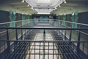 Poszukiwany nakazem doprowadzenia 50-latek zatrzymany i osadzony w zakładzie karny-23736