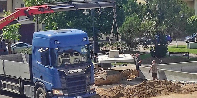 Raciąż: rewitalizacja centrum niemal ukończona – trwa budowa fontanny - 23748