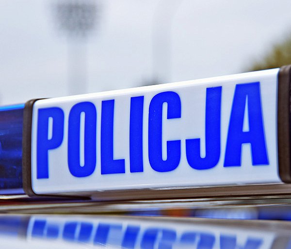 Chwiejnym krokiem wyszedł ze stacji paliw, gdzie kupował alkohol -23769