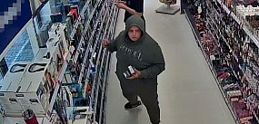 Kradzież w drogerii. Policja poszukuje tego mężczyzny 